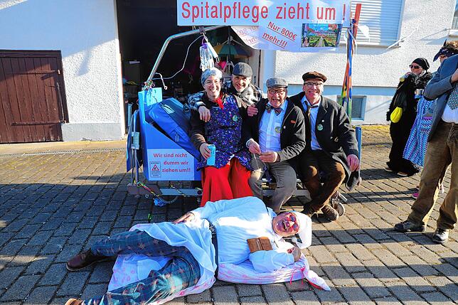 Bild 8: „Narri-Narro“ in hallt in den Straßen