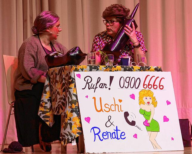 Uschi und Renate stocken ihre magere Rente mit deftigem Telefonsexgesäusel auf.