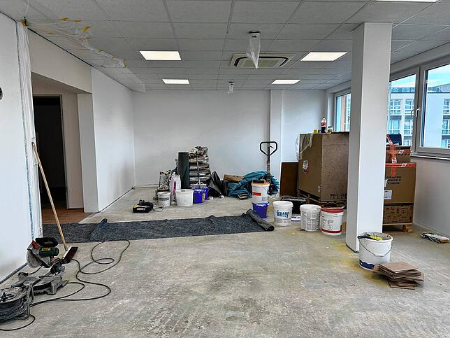 Hier landen demnächst fünf bis sechs Tonnen Sand: Der Salzraum ist als großer Indoor-Sandkasten konzipiert. Ganz nebenbei inhalieren die ...