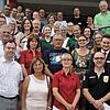 Bürgermeister Ulrich Krieger (vorne, Zweiter von links) dankte bei der Spendenübergabe der Sparkasse Hochrhein, vertreten durch Wolf ...