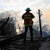 Von der Scheffelhalle stehen nur noch die Grundmauern, wenn überhaupt: Stefan Schüttler ist Abteilungskommandant der Singener Feuerwehr ...