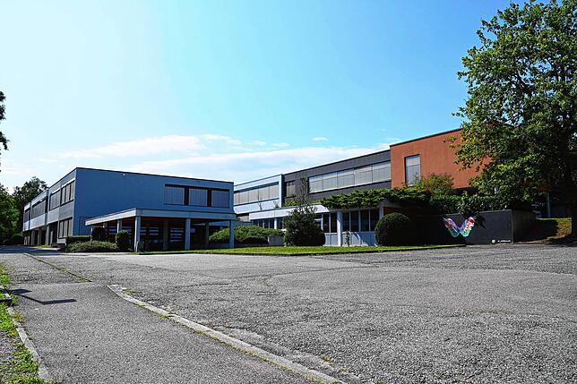 Die 1976 erbaute Haupt- und Werkrealschule heißt heute &bdquo;Schule am Hochrhein&ldquo;.