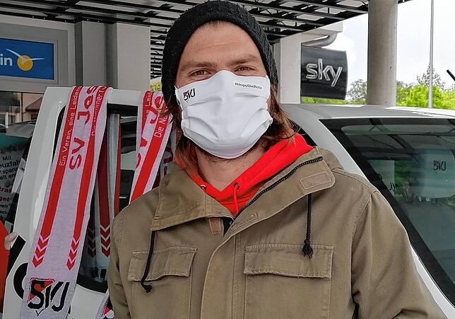 Perfekt: Auch der Jestetter Keeper Yannic Frey hat sich perfekt ausgestattet und hält die neuen Hygienevorschriften genau ein – ...