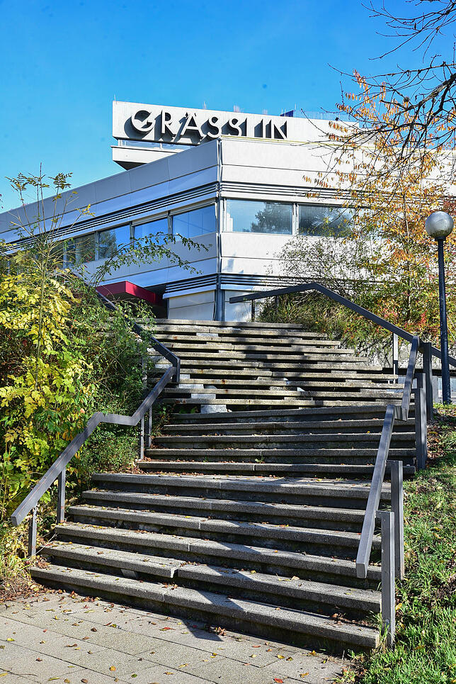 Über diese Treppenstufen sind über Jahrzehnte Mitarbeiter täglich zur Arbeit gegangen. Heute sind von ehemals rund 600 Beschäftigten nur ...