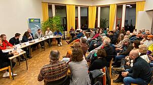 Auf Einladung der Umweltgruppe Südbaar in Donaueschingen diskutieren sieben Bundestagskandidaten über die Themen Umwelt, Klimaschutz und ...