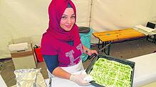 Spinatkuchen, der aber gar nicht nach Gemüse schmeckt, verkaufte Reghan Bag. Bild: Karlheinz Fahlbusch