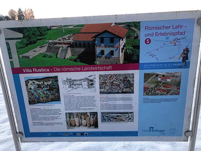 Die Villa Rustica im Deggerreuschen Wald ist in der Nähe der Baaarblickhütte auf Tafel 5 des römischen Lehr- und Erlebnispfades beschrieben.
