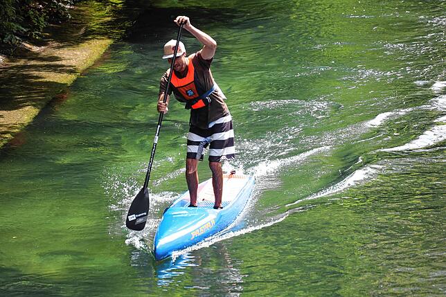 Bild 8: Auf zum SUP-Rennen! Bei der Bodenseewoche 2024 messen sich die Paddler im Wettstreit