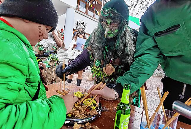 Bild 29: Fasnacht 2025: Narren übernehmen Daisendorfer Rathaus - die schönsten Bilder!