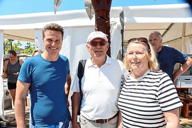 Bild 5: Auf dem See sind die Schiffe unterwegs, im Konstanzer Hafen die Besucher der Bodenseewoche