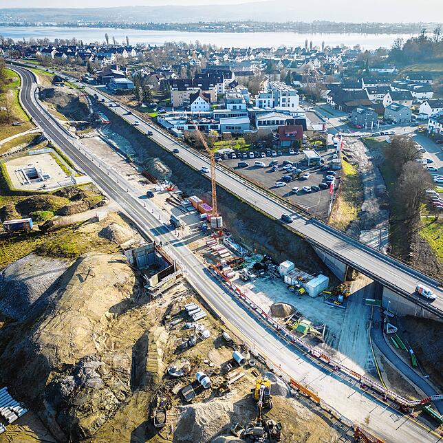 Die Umleitungsstrecke neben dem Baufeld des Tunnels Röhrenberg wird Ende April für den Verkehr freigegeben.