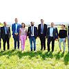 Ein symbolisches Treffen an exponierter Stelle: Ulrich Krieger (Bürgermeister Laufenburg), Peter Hart (Umweltministerium), ...