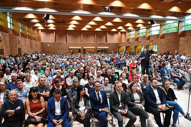Die Kandidaten mit ihren Partnerinnen vor der Veranstaltung (von links): Marita und Peter Kamenzin, Thanaporn Reihle und Frank Harsch, ...