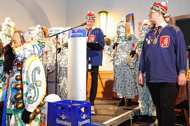 Bild 9: Großer Bahnhof bei der Fastnachtsbierverkostung im Schalander der Fürstenberg Brauerei