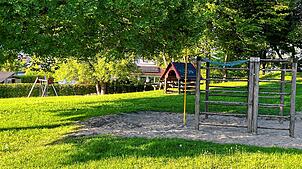 Der Spielplatz in Bietingen ist in die Jahre gekommen. Nun sollen neue Spielgeräte aufgestellt werden. Das Motto heißt „Berg und Tal“.