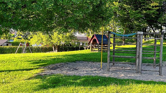Der Spielplatz in Bietingen ist in die Jahre gekommen. Nun sollen neue Spielgeräte aufgestellt werden. Das Motto heißt „Berg und Tal“.