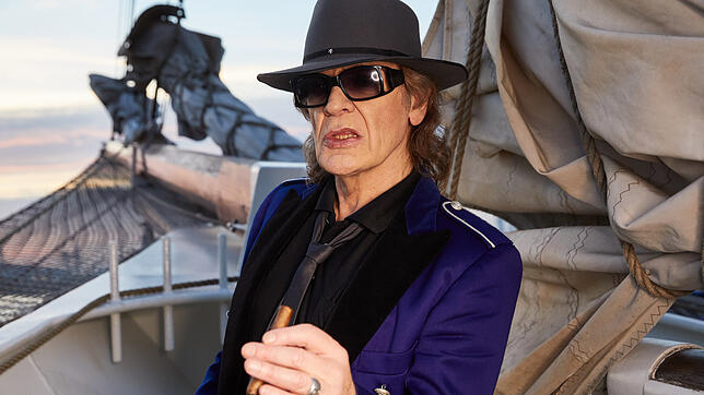 Nur echt mit Hut, Sonnenbrille und Zigarre – so kennt man Udo Lindenberg seit … eigentlich schon immer.