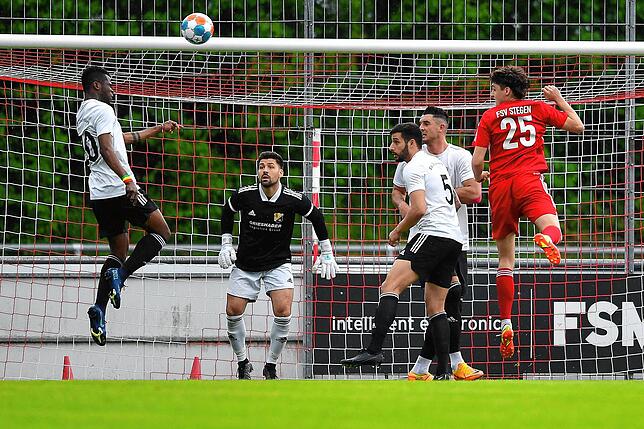 Bild 9: SV 08 Laufenburg siegt beim FSV Rot-Weiß Stegen mit 3:0 &ndash; und wir haben Bilder!