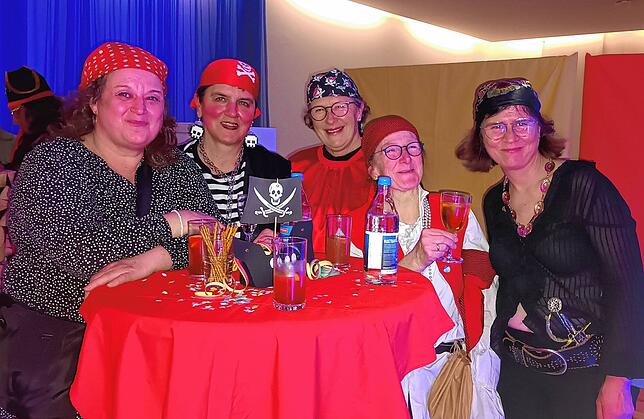 Bild 21: Waldshut: Frauen feiern ausgelassen bei der unvergesslichen Frauenfasnacht – Bilder hier!