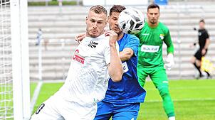 Marcel Sökler (links) traf am Sonntag doppelt gegen Balingen. Foto: Roger Müller
