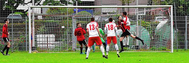 Bild 2: SV Jestetten besiegt den FC RW Weilheim mit 3:0 &ndash; und wir haben Bilder!