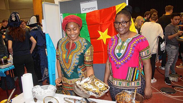 Die Studenten an der Hochschule in Furtwangen kommen aus unzähligen Nationen. Sie laden am International Day in jedem Semester dazu ein, ...