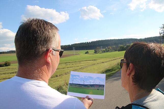 Die Visualisierungen des geplanten Windparks zwischen Waldhausen und Bräunlingen im Vergleich mit der Realität: Der neue Vertrag sieht ...