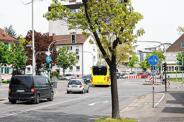 Dieser Bus kann mit dem Deutschlandticket genutzt werden – hier am Praxedisplatz in Singen.