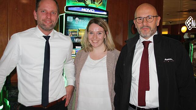 Benjamin Melzer (Operativer Bezirksleiter Süd), Julia Fichtner (kaufmännische Leiterin der Gesellschaft für Spielerschutz und ...
