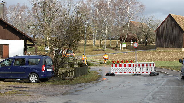 Ab fünf Uhr am Montagmorgen sind die Mitglieder der Feuerwehr Löffingen und das Bauhofteam unterwegs, um umgestürtze Bäume &ndash; wie ...
