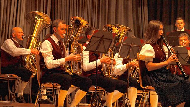 Nach 2019 gab der Musikverein Urberg sein erstes Jahreskonzert in der Dachsberghalle. Die Musiker rissen das Publikum mit ihrer ...