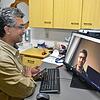 Mediziner Mohamed Jafar – hier in einer Behandlungssituation am Computer – wurde vom Amtsgericht Waldshut-Tiengen wegen Körperverletzung ...
