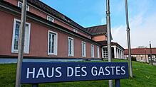 Das Haus des Gastes ist ein Sanierungsprojekt und soll zur Nutzung für die Stadtverwaltung als Rathaus-Außenstelle erworben und umgebaut ...