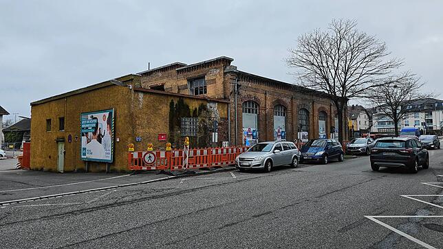 So sah das ehemalige Waschhaus auf dem Bus-Gelände der Deutschen Bahn in der Eugenstraße in Friedrichshafen vor dem Abriss aus.