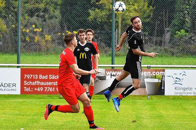 Bild 22: FC Wallbach setzt sich knapp mit 2:1 gegen den FC Tiengen 08 durch &ndash; und wir haben Bilder