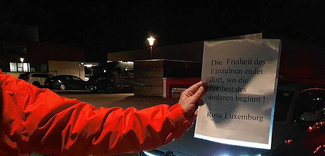 Dieses Zitat wird fälschlicherweise Rosa Luxemburg zugeschrieben, aber geschenkt. Die Aussage, die der Gegendemonstrant in Owingen ...