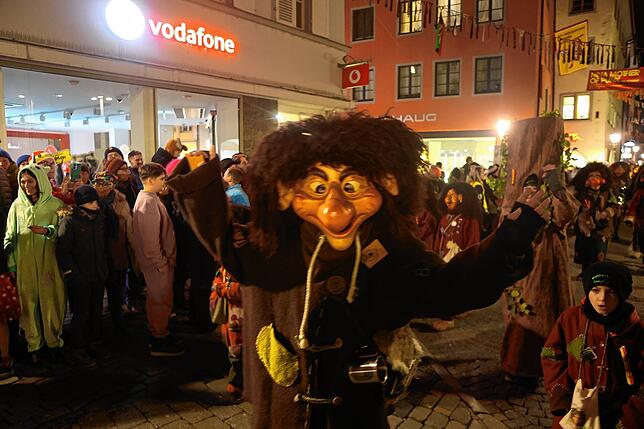 Bild 28: Butzenlauf 2025: Das sind die spektakulärsten Bilder der Konstanzer Fasnacht – Jetzt ansehen