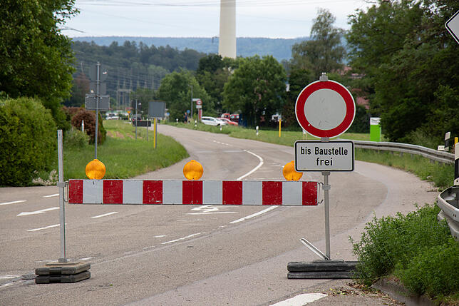 Bereits am Ortsausgang Gurtweil ist die Verbindung Richtung Tiengen gesperrt, aber bis zur Baustelle und somit bis zur Weilheimer Straße ...
