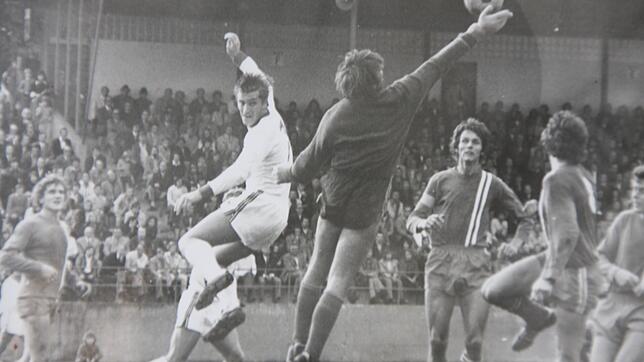 Die DJK mit Torwart Lindner 1973 im Bodensee-Stadion in Aktion.