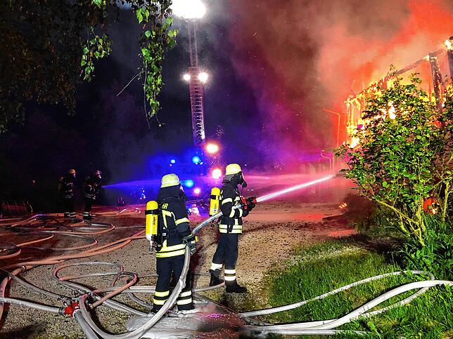 Mehr als 100 Einsatzkräfte von Feuerwehren aus Markdorf und umliegenden Gemeinden waren im Einsatz.