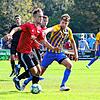 Der FC Singen 04 (rechts Niklas Vogt) und der FC Überlingen (links Tobias Schorpp) gehören in dieser Saison zu den Topfavoriten.