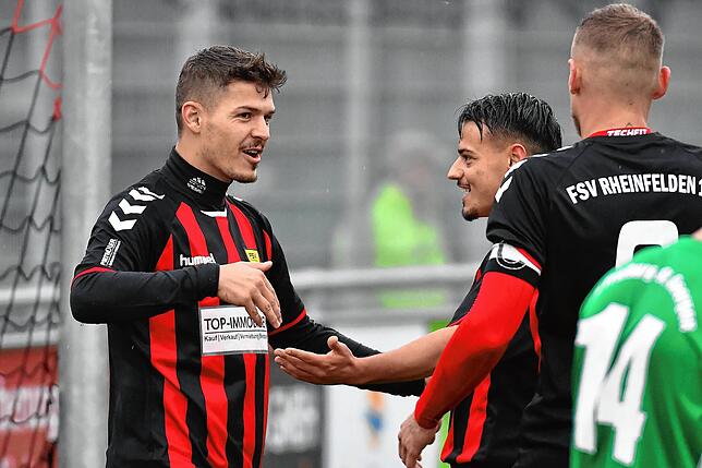 Bild 4: FSV Rheinfelden bleibt mit dem 3:2-Erfolg gegen den FC Freiburg-St. Georgen auch im 13. Saisonspiel unbesiegt &ndash; und wir haben Bilder!