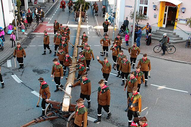 Bild 13: Schmutziger Dunschtig in Radolfzell: Die beeindruckendsten Bilder vom Narrenbaumumzug