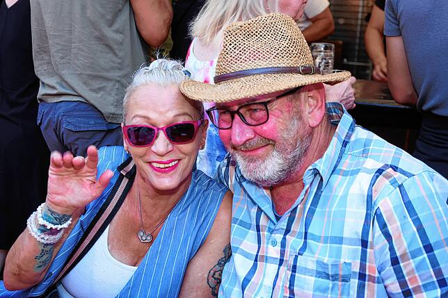 Bild 26: Feierlaune mit der Gretle-Band beim Dettinger Dorffest - hier gibt’s die schönsten Bilder