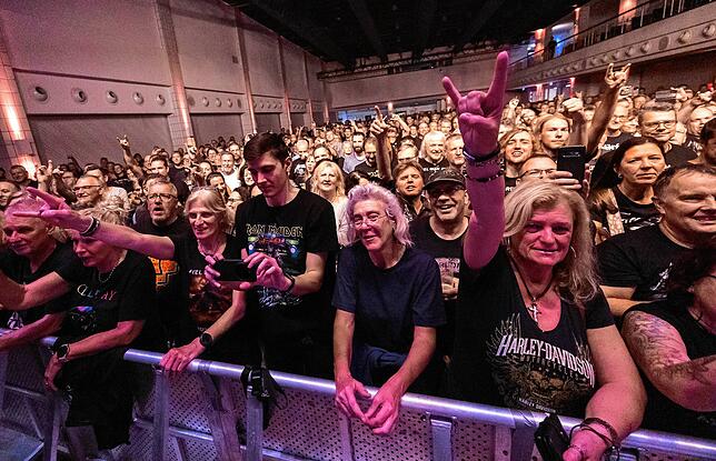 Bild 15: Axxis und Axel Rudi Pell Konzert - Die besten Bilder