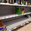 Ausgeräumt: Das Speiseölangebot in einem Rewe-Markt im Landkreis am Freitagmorgen.