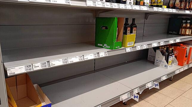Ausgeräumt: Das Speiseölangebot in einem Rewe-Markt im Landkreis am Freitagmorgen.