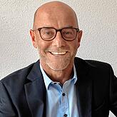 Joachim Mutschler (Umweltgruppe) fragt nach den Einkommensabstufungen.
