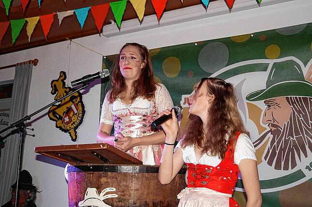 Julia Greinwald und Marie Faller wissen als Fischerinnen vom Bodensee über so einige Fauxpas beim diesjährigen NG-Jubiläum zu berichten.