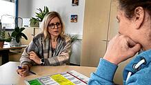 Ruth Keller (links) rechnet damit, dass nach Weihnachten noch mehr Menschen zu ihr in die Schuldnerberatung kommen werden. Schon jetzt ...